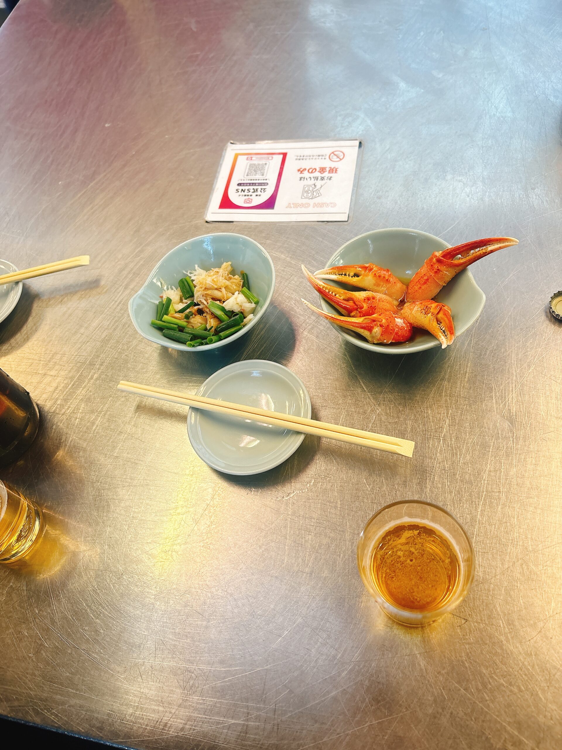 大阪京橋の居酒屋とよで実際に食べたカニの爪と貝とカニの酢の物