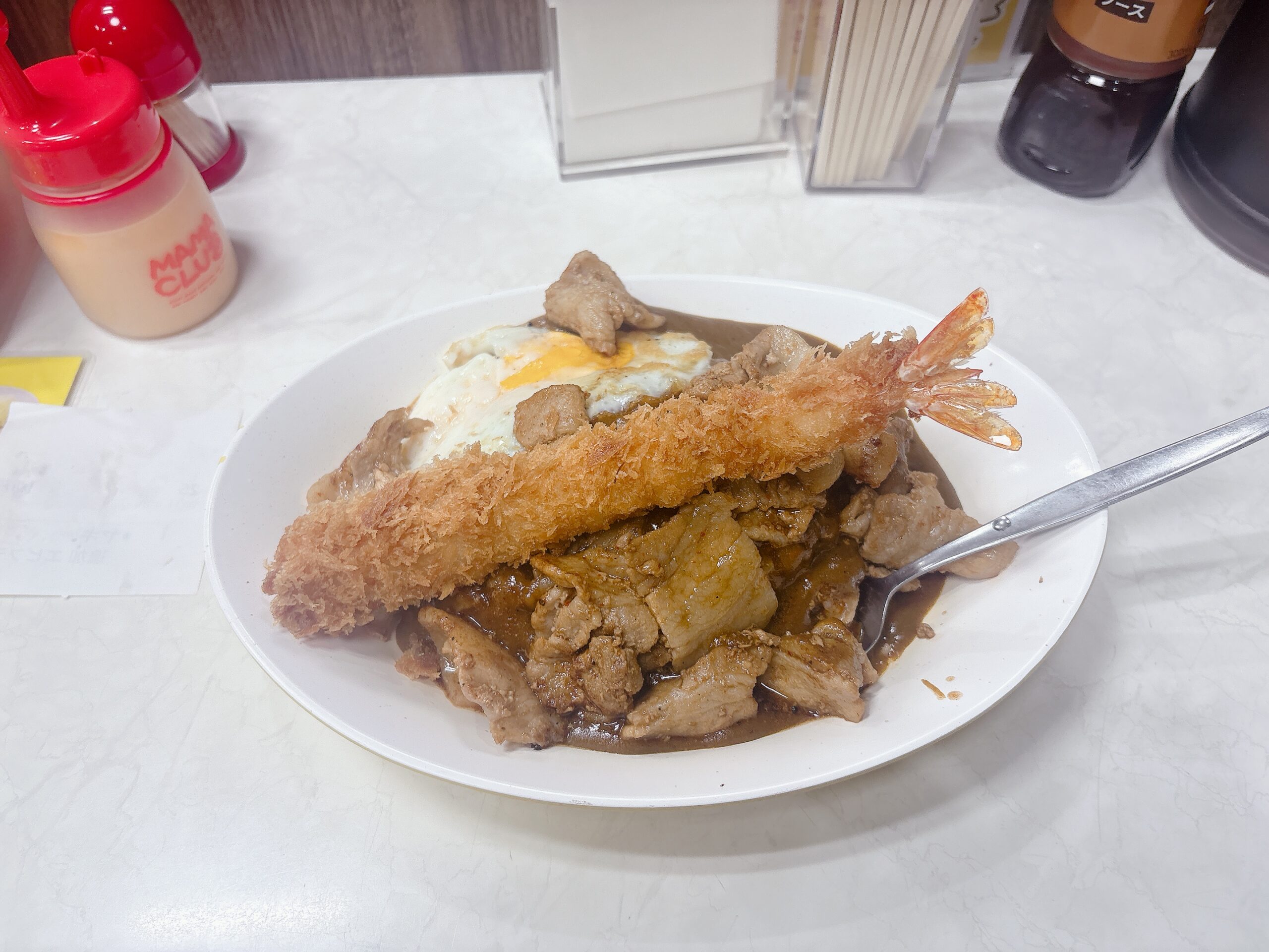 スタミナカレーの店バーグ弥生町店で食べたヤキとジャンボエビフライ